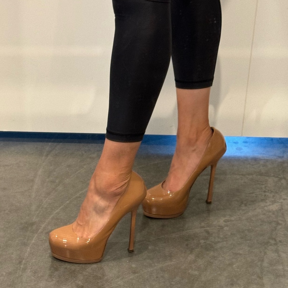 Saint Laurent nude patent platform pumps - Picture 7 of 10